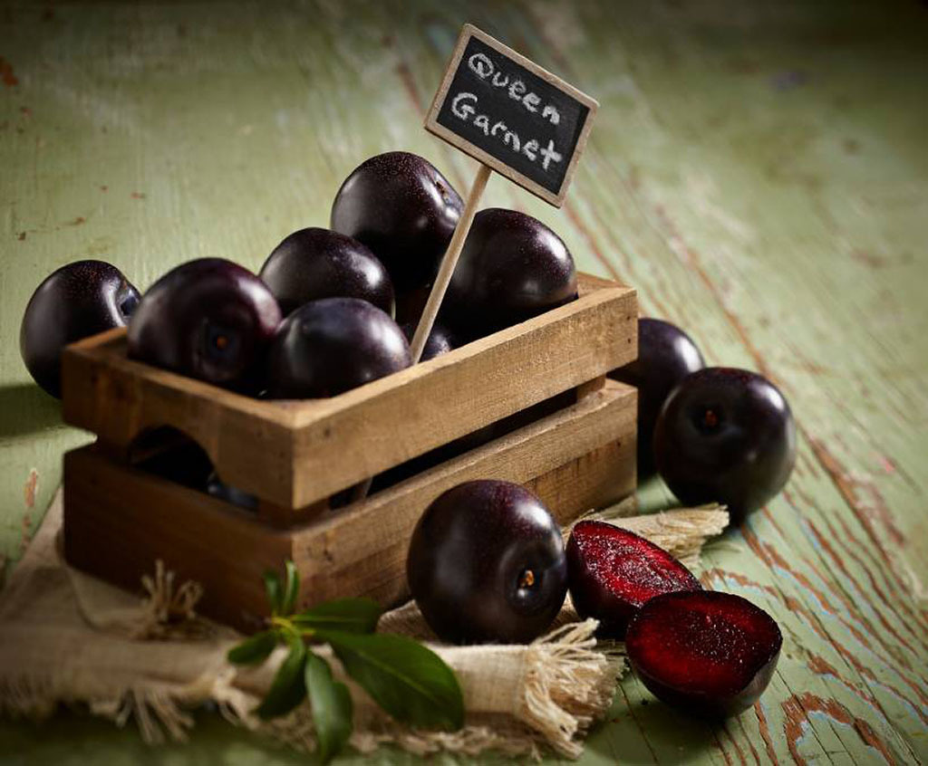 New Super Red Fruits Redlove Apples & Queen Plums BeautifulNow